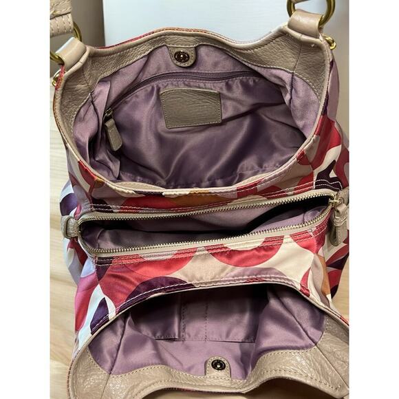 Coach 18764 Madison Op Art Maggie Shoulder Bag & Matching Key Chain Cardholder - Picture 6 of 15